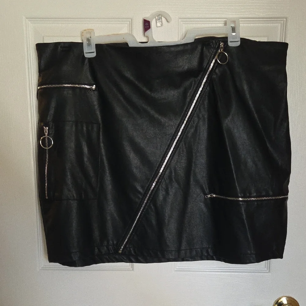 Fashion Nova Black Mini Skirt with Zipper Accents - Picture 2 of 3